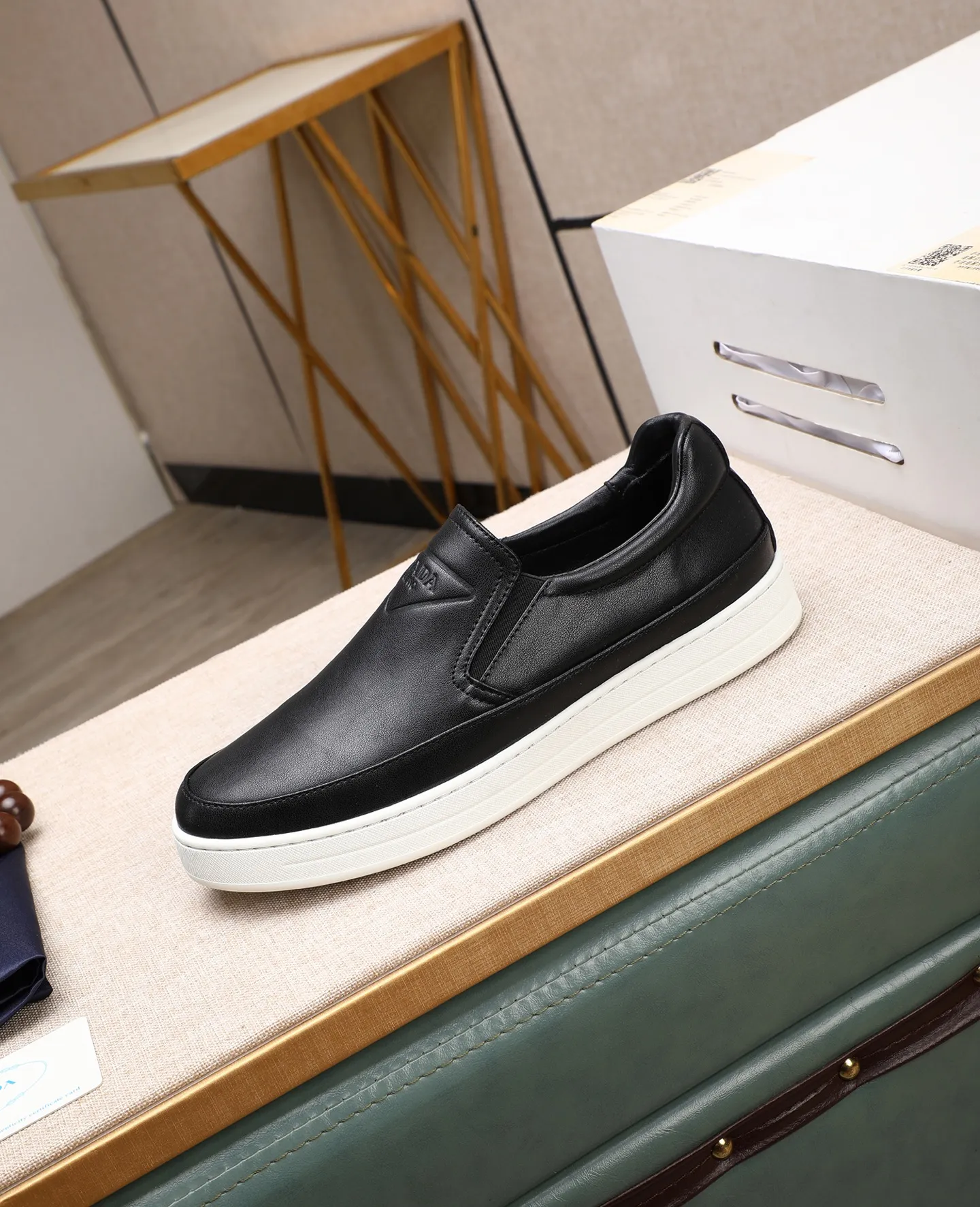 Men's men's shoes 💰440 🌹🌹[PRADA—Prada] latest model 🙈original replica! 👟👟👟Available here. The workmanship is top-notch. The upper is made of Italian 🇮🇹Imported calfskin. ❗️Breathable genuine leather lining @Suitable for travel. The original version has an enlarged engraved sole, making it suitable for all kinds of travels, showing low-key luxury. Let quality speak for itself. Color: Size: 38-44